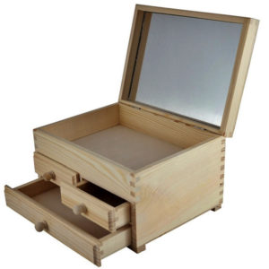 Szkatułka z lusterkiem i trzema szufladami